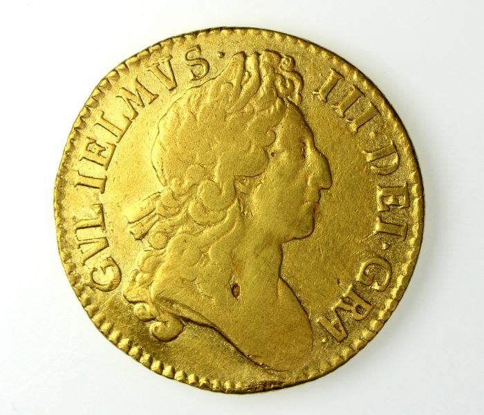 William III Gold Guinea 1700AD-14471