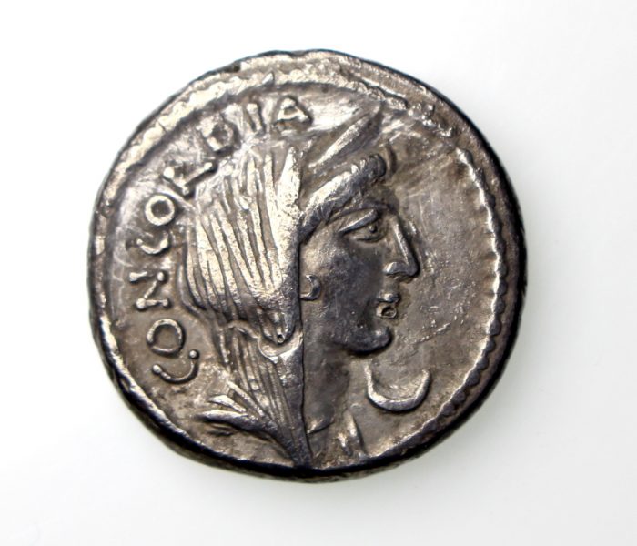 Roman Republic L. Mussidius Longus Silver Denarius 42BC Shrine of Venus Cloacina -15841