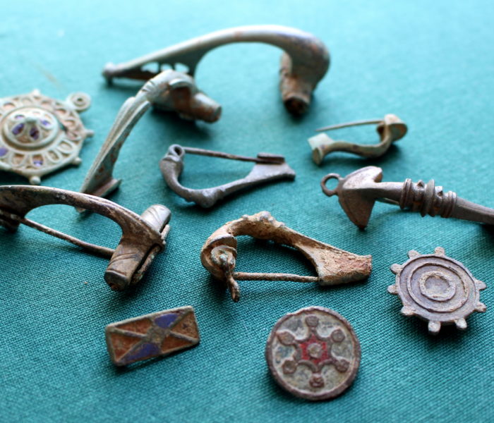 11 x Roman Brooches -17577