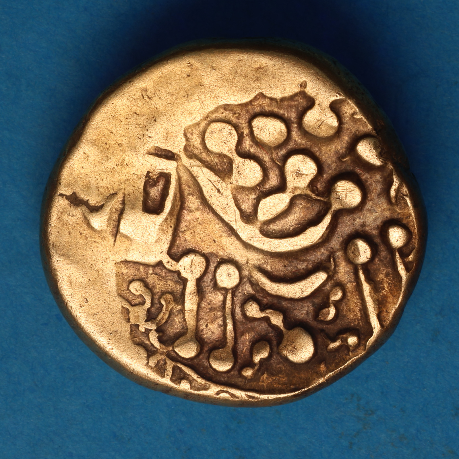 Belgae 1st Century BC Gold Stater Chute type - Image 3