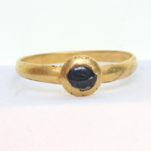 Medieval Gold & Garnet Finger Ring 14th Century AD