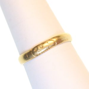 Post Medieval Gold Mourning Ring with Inscription 17th Century AD