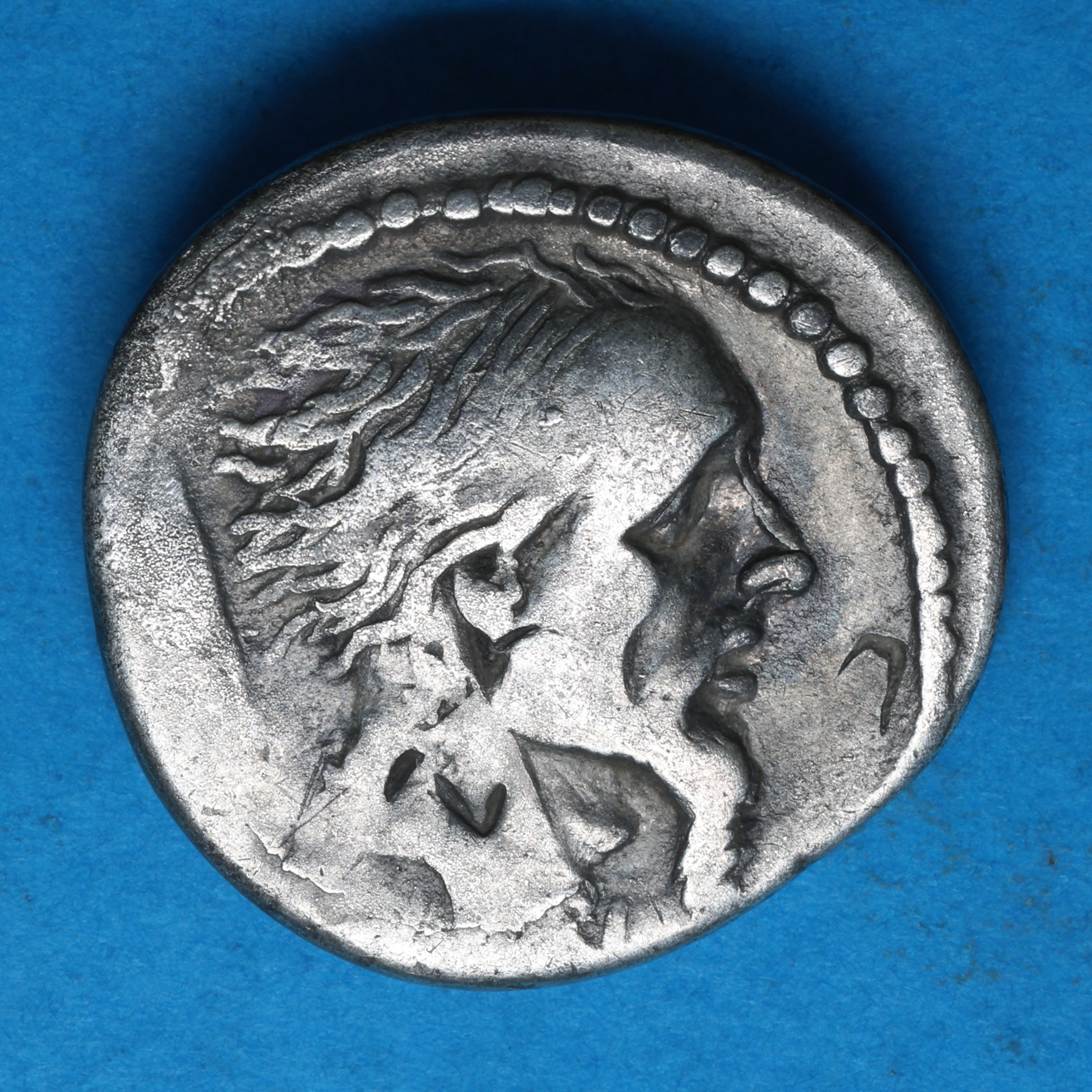 Roman Republic L. Hostilius Saserna 48 BC Silver Denarius The Chilfrome Hoard - Image 3