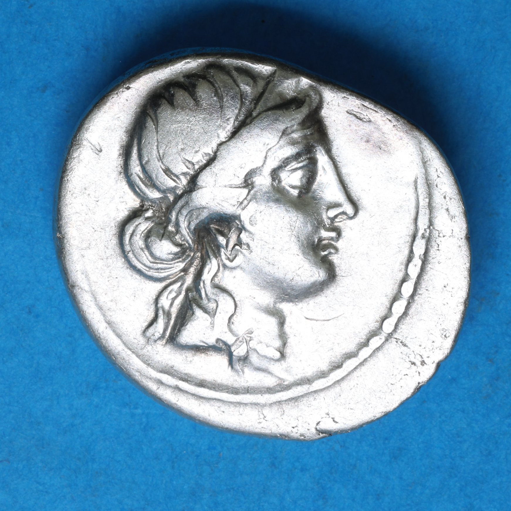 Julius Caesar 47 BC Silver Denarius - Image 3