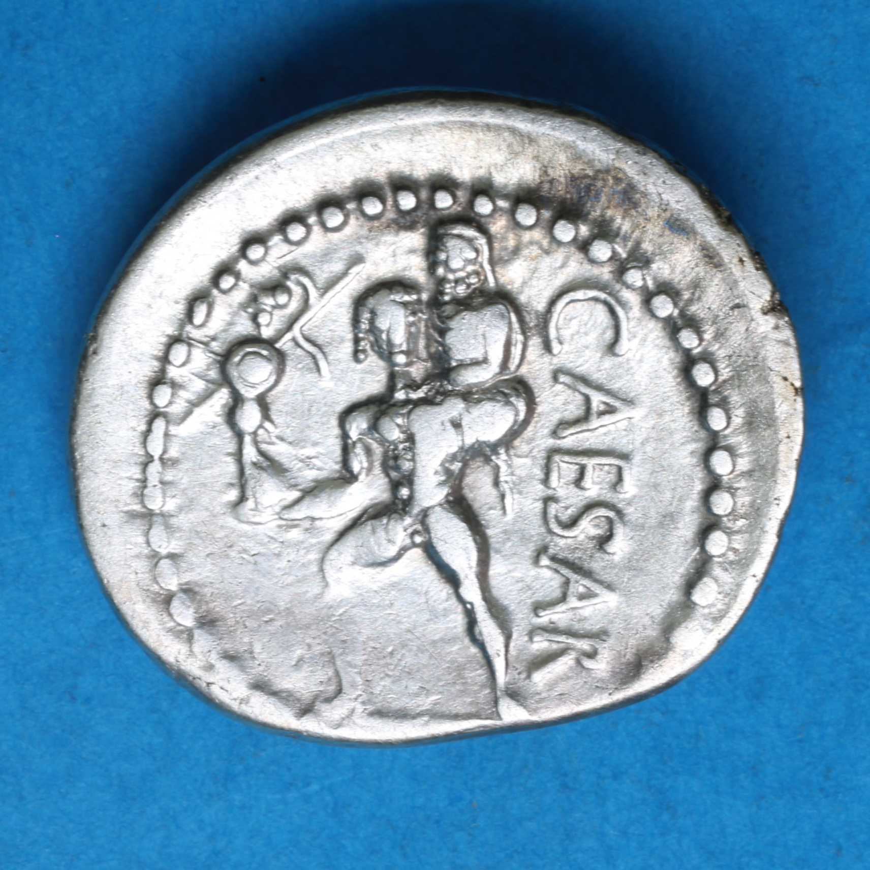 Julius Caesar 47 BC Silver Denarius - Image 4