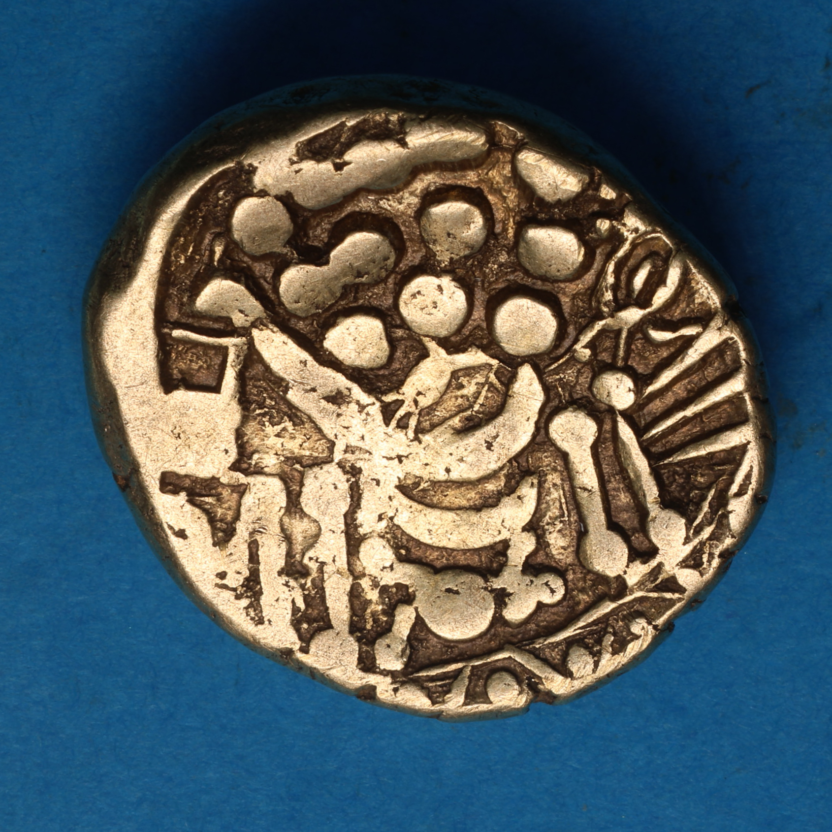 Belgae Gold Stater 65-40 BC Chute Type The Tarrant Gunville Hoard - Image 3