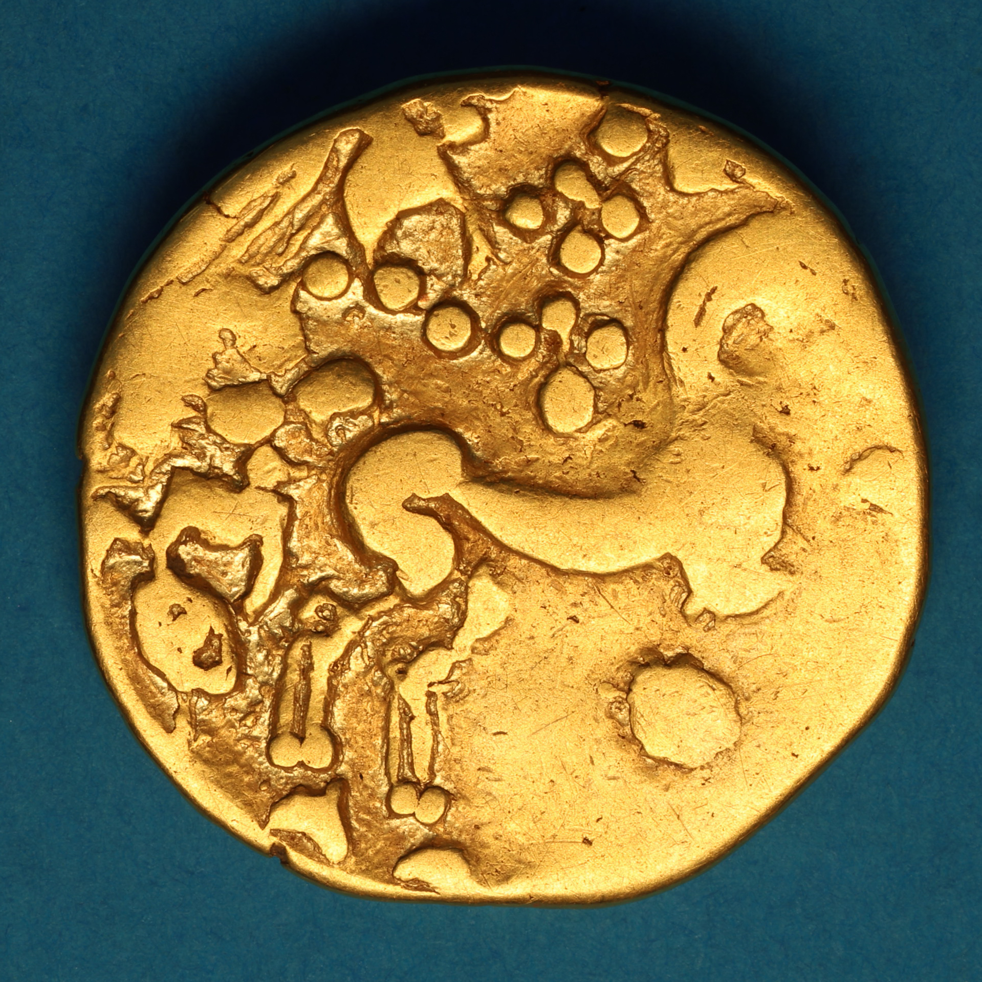 Gallo Belgic Ambiani 2nd Century BC Broad Flan Gold Stater - Image 4