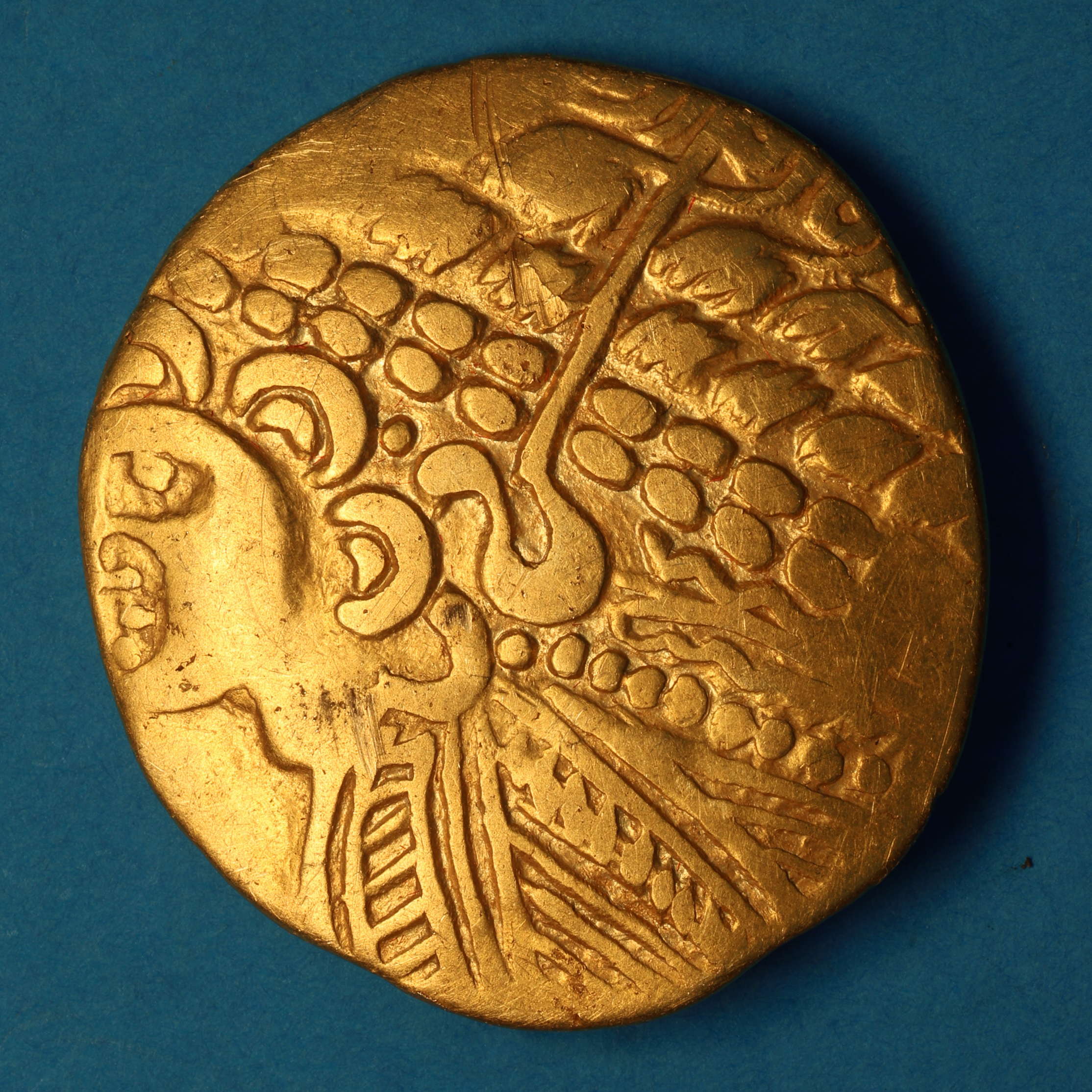 Gallo Belgic Bellovaci 2nd Century BC Broad Flan Gold Stater - Image 3