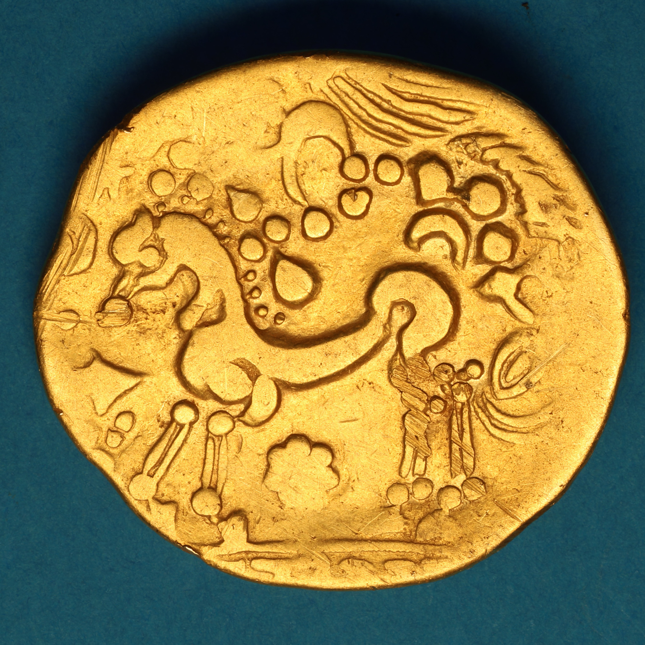 Gallo Belgic Bellovaci 2nd Century BC Broad Flan Gold Stater - Image 4