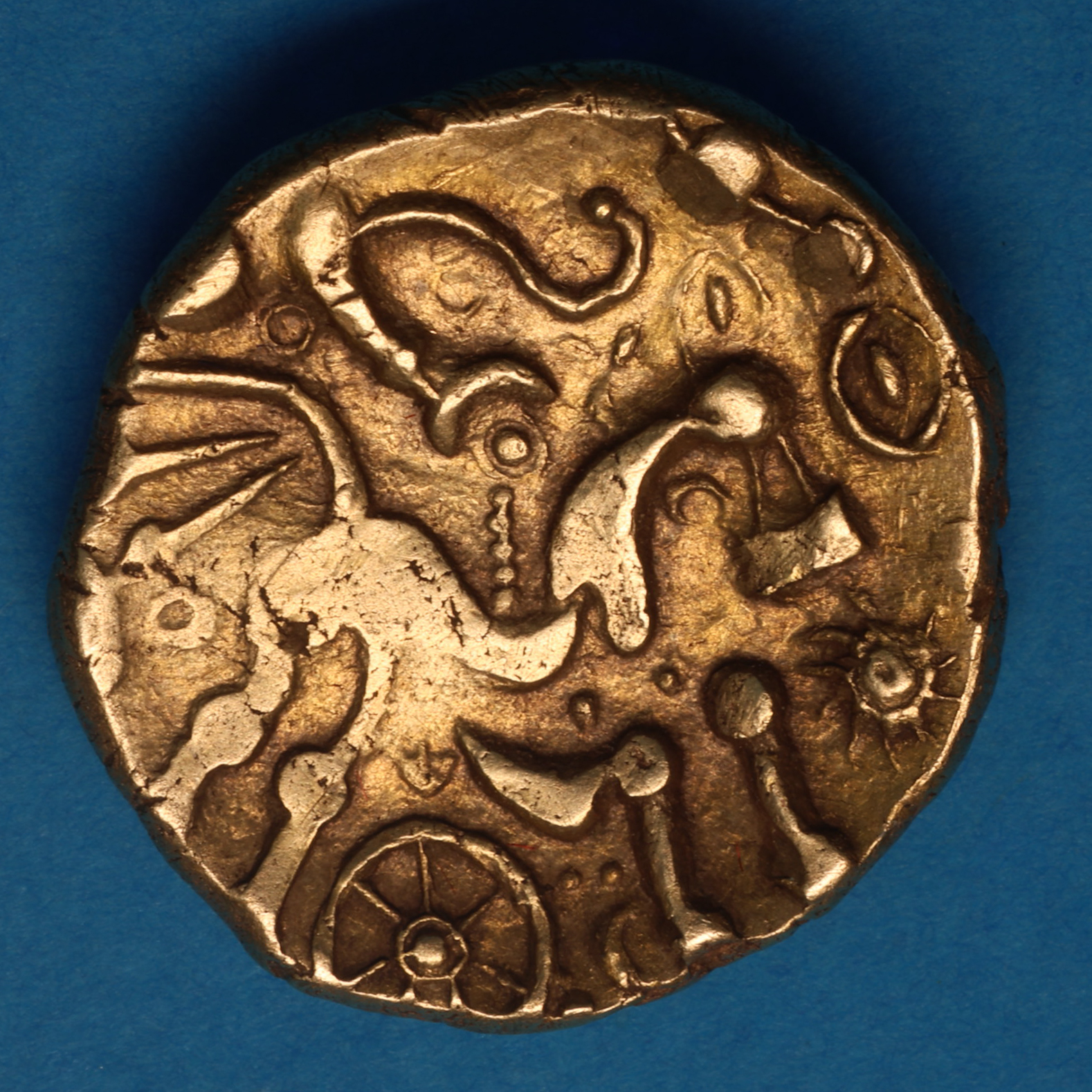 Regini & Atrebates/Belgae 1st Century BC Selsey Rings (varient) Gold Stater *Excessively Rare* - Image 3