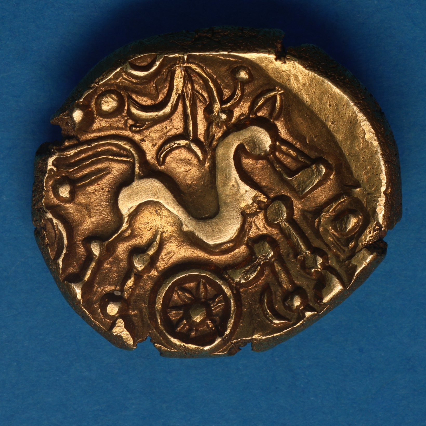 Regini 1st Century BC Selsey Stockholm Gold Stater *Excessively Rare* - Image 3