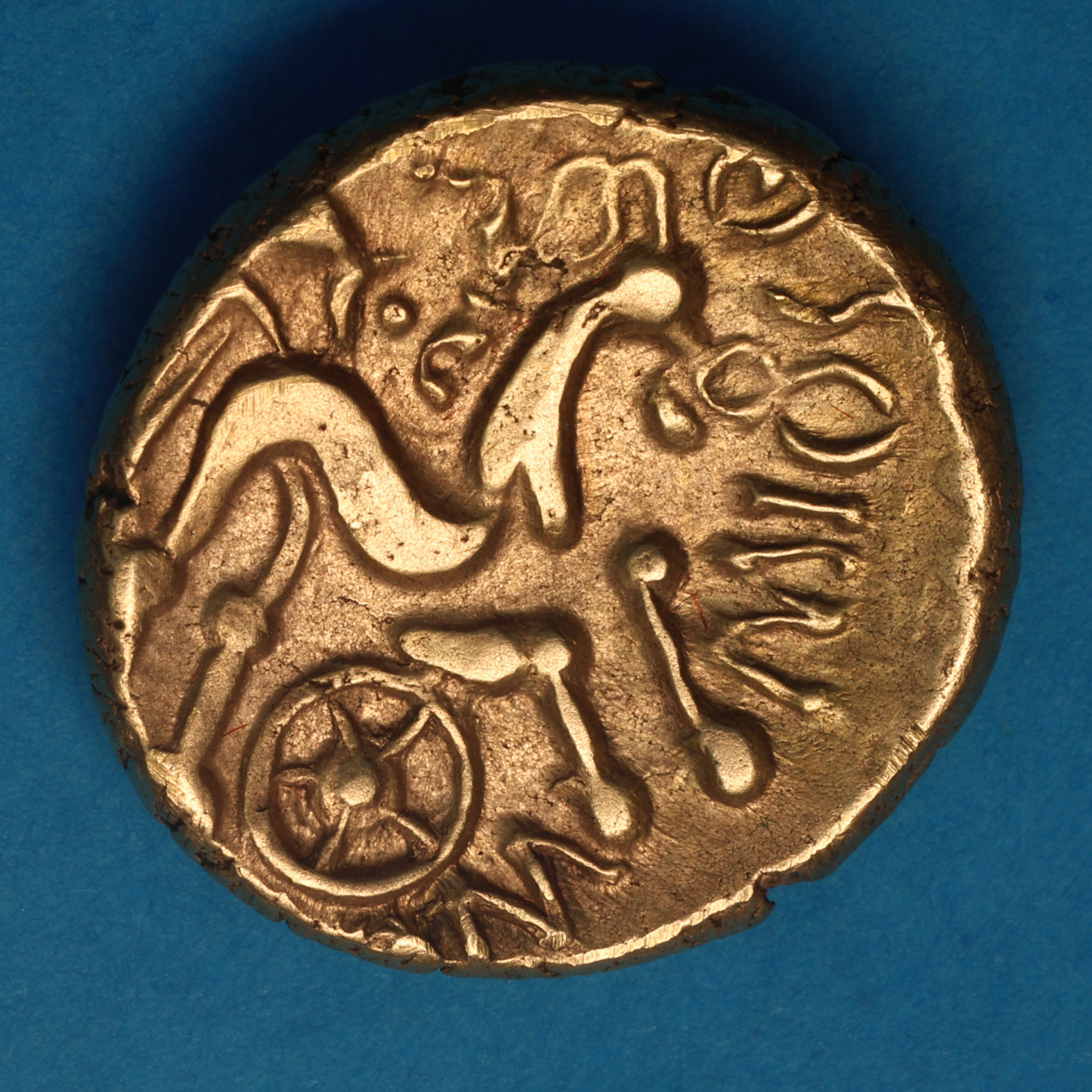 Regini & Atrebates Commios c. 50-25 BC Commios Muzzles Gold Stater *Rare* - Image 3