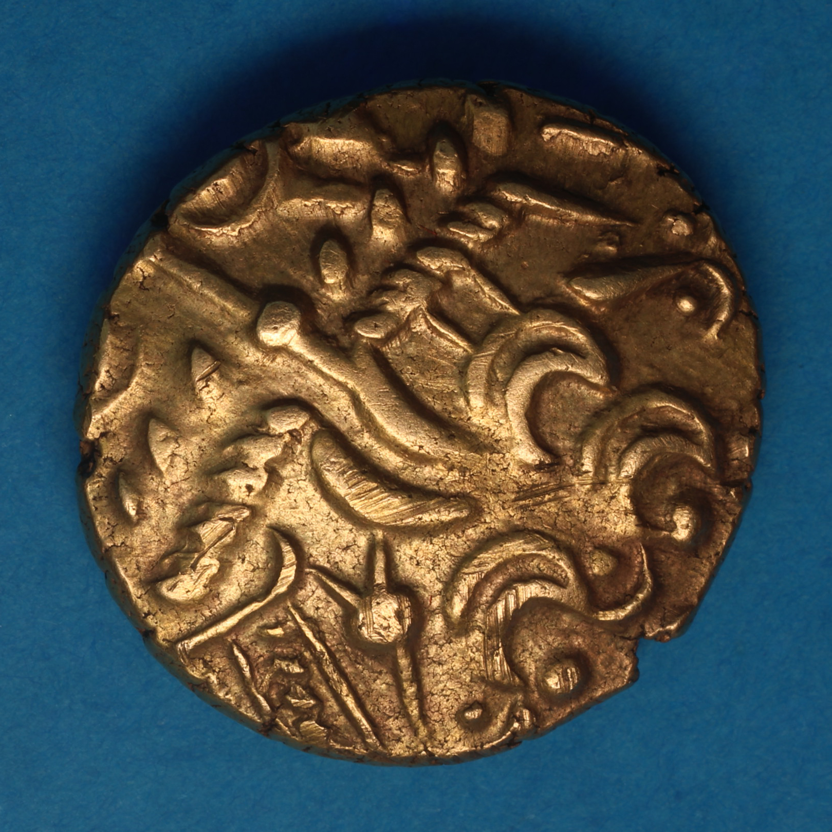 Regini & Atrebates Commios c. 50-25 BC Commios Muzzles Gold Stater *Rare* - Image 4