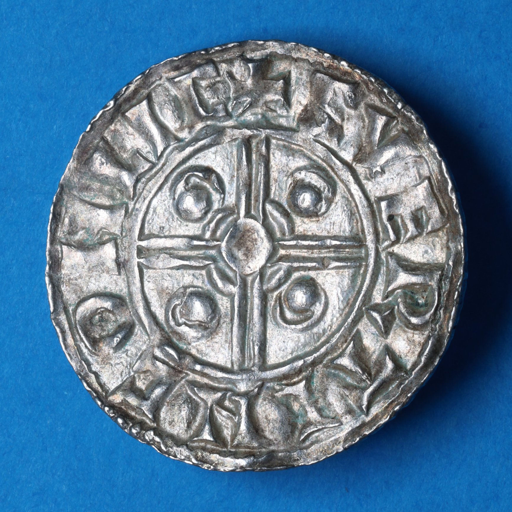 Cnut AD 1016-1035 Silver Penny Pointed Helmet type Lincoln Cross behind bust (Rare) - Image 4