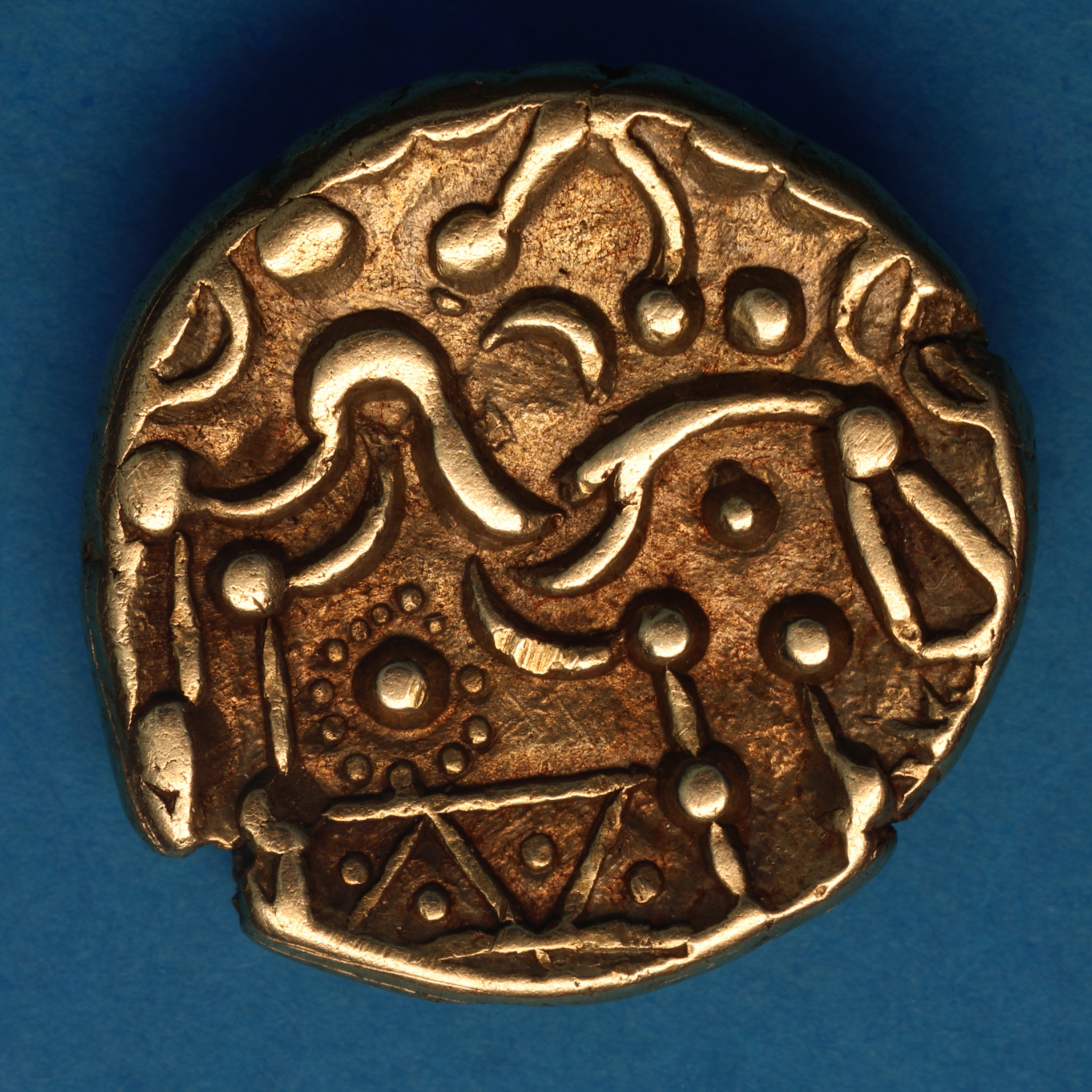 Corieltavi late 1st Century BC North East Coast Right Type with Sun Gold Stater *Scarce* - Image 3