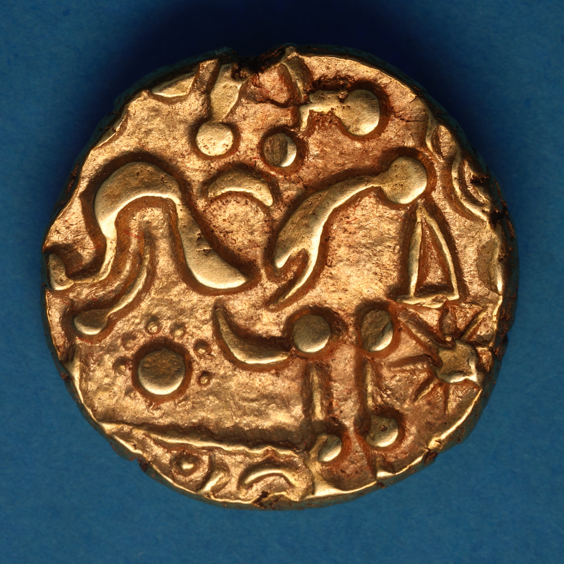 Corieltavi late 1st Century BC North East Coast Right Type with Sun Gold Stater *Scarce* - Image 3