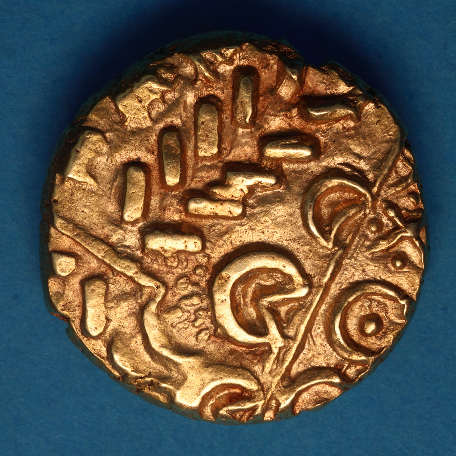 Corieltavi late 1st Century BC North East Coast Right Type with Sun Gold Stater *Scarce* - Image 4
