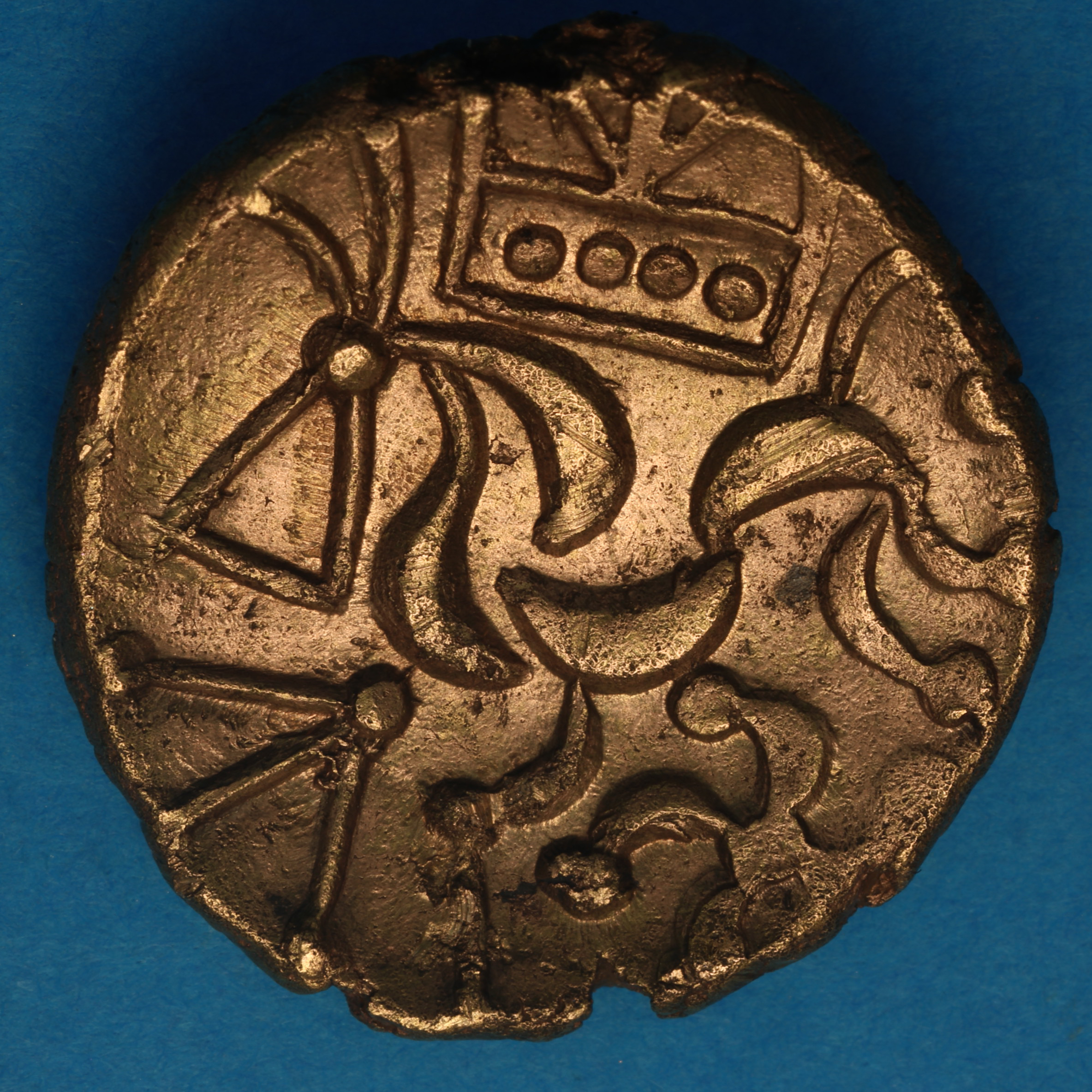Corieltavi late 1st Century BC Domino Type Gold Stater ex Driffield Hoard *Rare* - Image 3