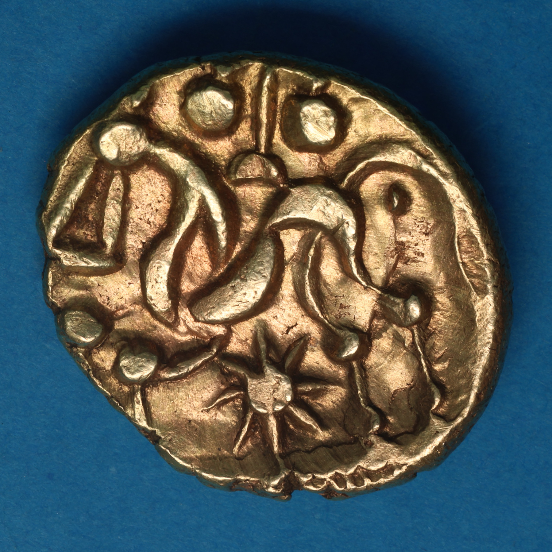 Corieltavi late 1st Century BC South Ferribly Gold Stater - Image 3