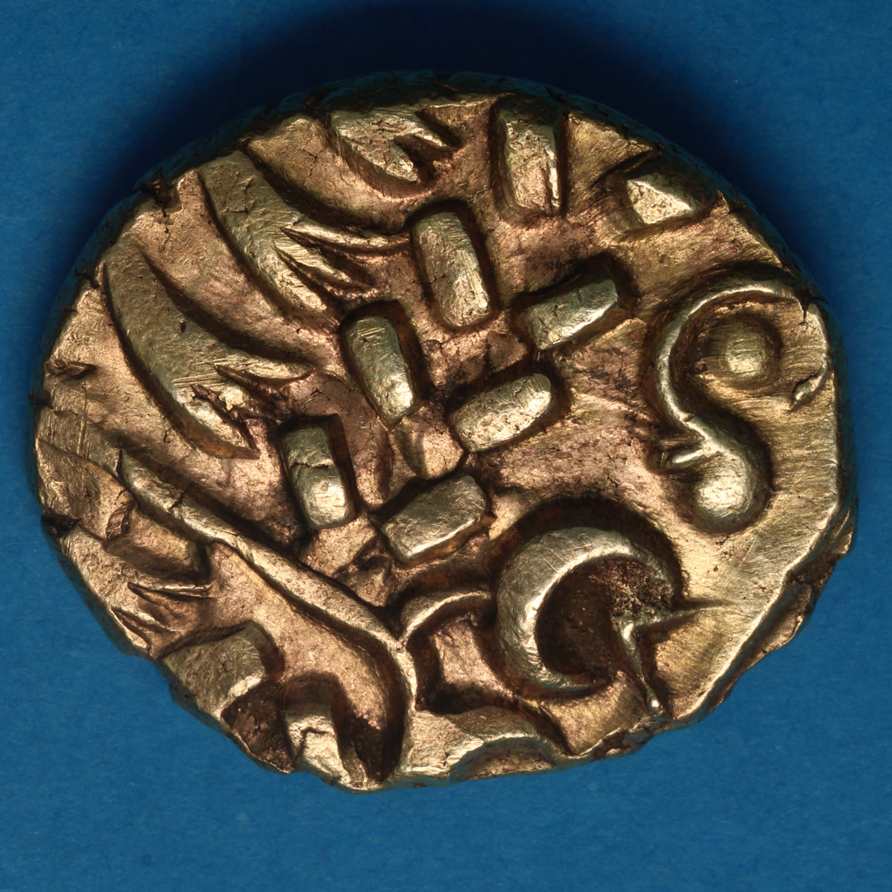 Corieltavi late 1st Century BC South Ferribly Gold Stater - Image 4
