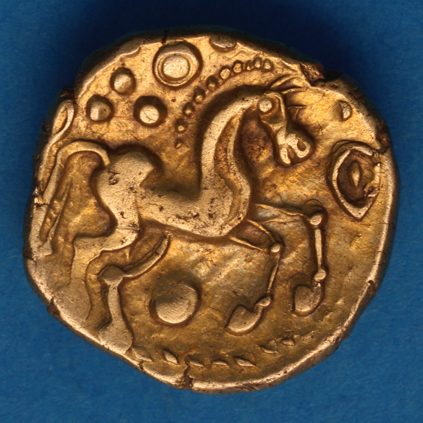 Trinovantes 1st Century BC Heybridge Triangle Gold Quarter Stater *Excessively Rare* - Image 3