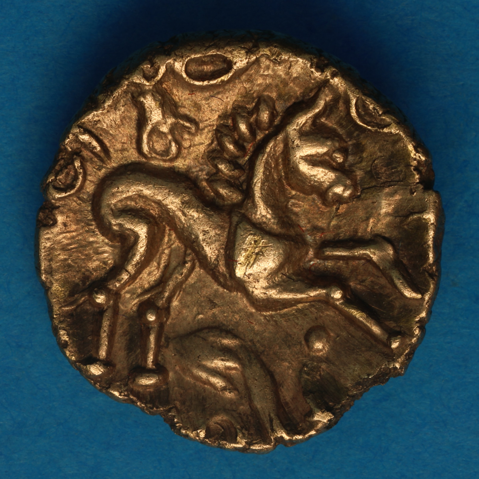 Catuvellauni Tasciovanos c. 25 BC-AD 10 Quatrefoil Gold Quarter Stater *Extremely Rare* - Image 3