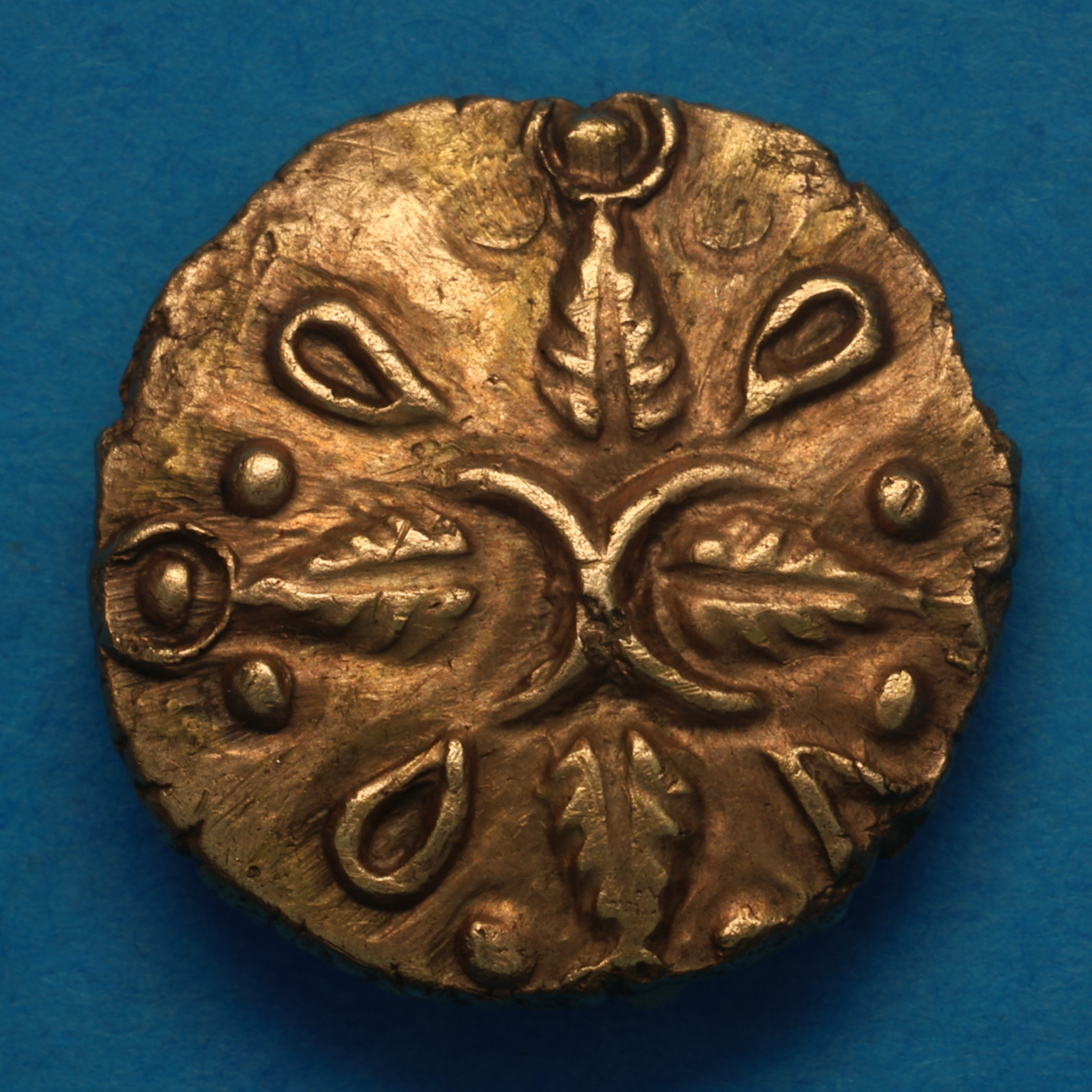 Catuvellauni Tasciovanos c. 25 BC-AD 10 Quatrefoil Gold Quarter Stater *Extremely Rare* - Image 4