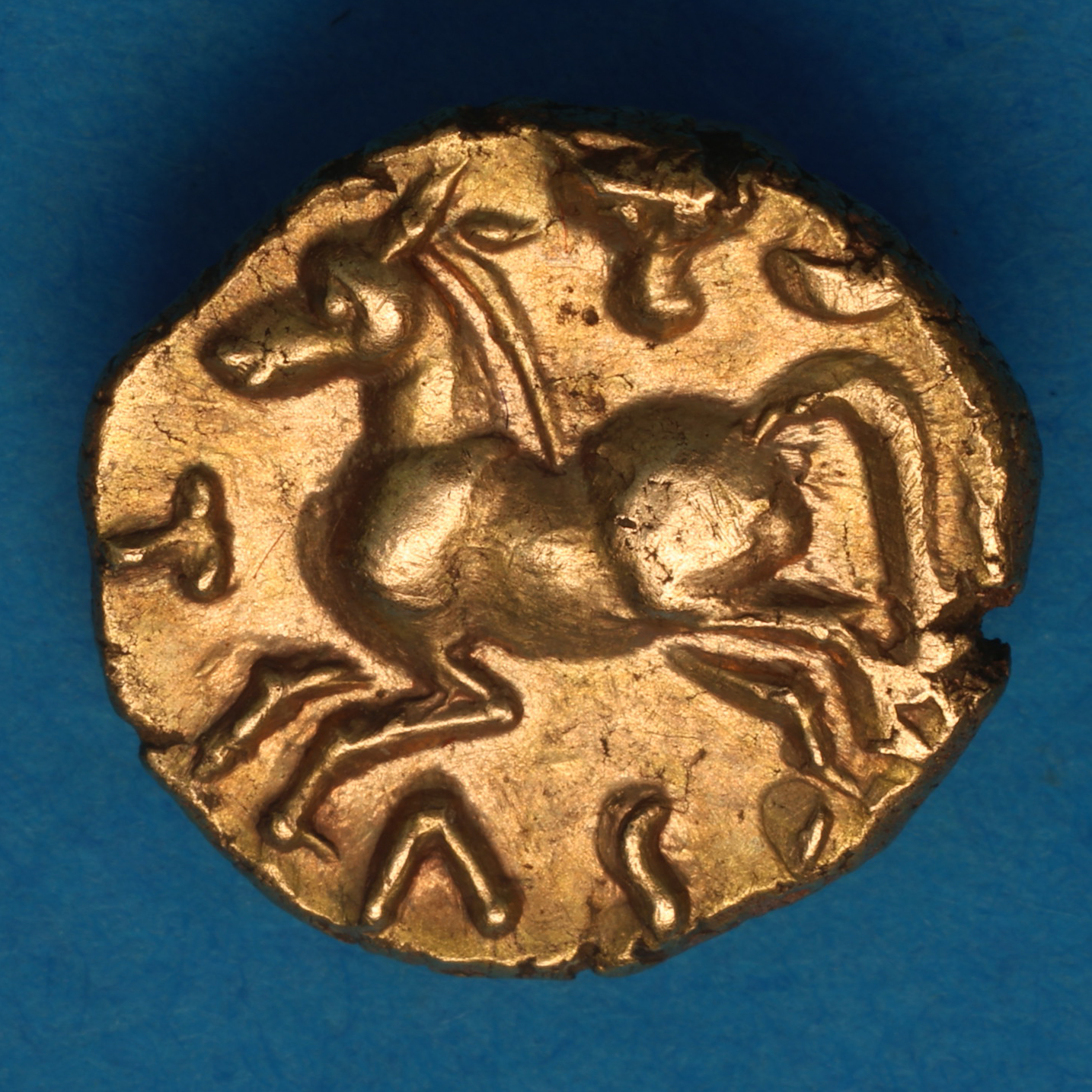 Catuvellauni Tasciovanos c. 25 BC-AD 10 Rings Gold Quarter Stater *Excessively Rare* - Image 3