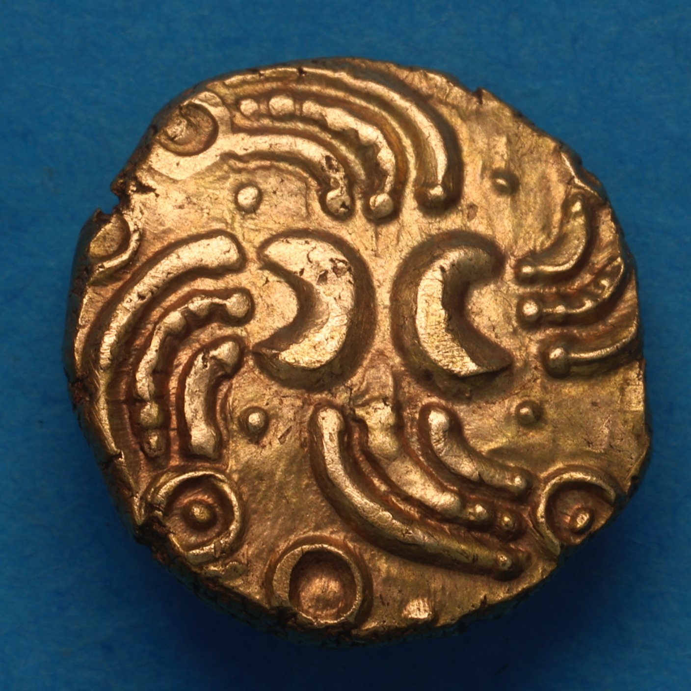 Catuvellauni Tasciovanos c. 25 BC-AD 10 Rings Gold Quarter Stater *Excessively Rare* - Image 4
