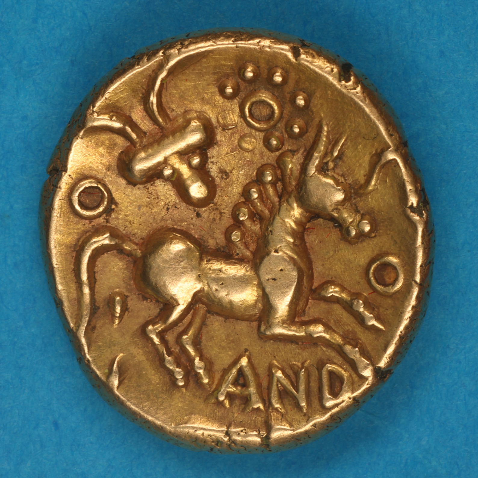 Catuvellauni Andoco c. 20-1 BC Plain Phallic Bucranium Gold Stater *Very Rare* - Image 5