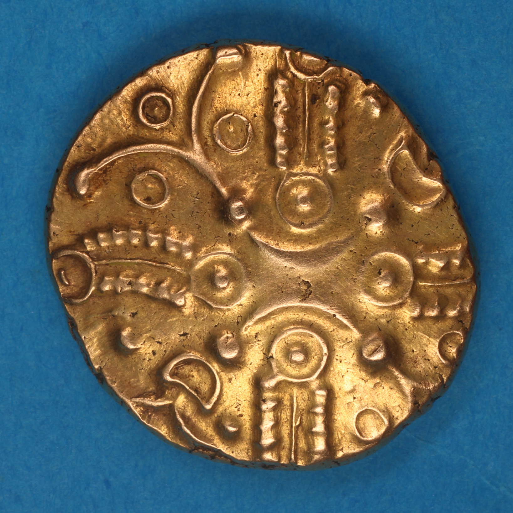 Catuvellauni Andoco c. 20-1 BC Plain Phallic Bucranium Gold Stater *Very Rare* - Image 6