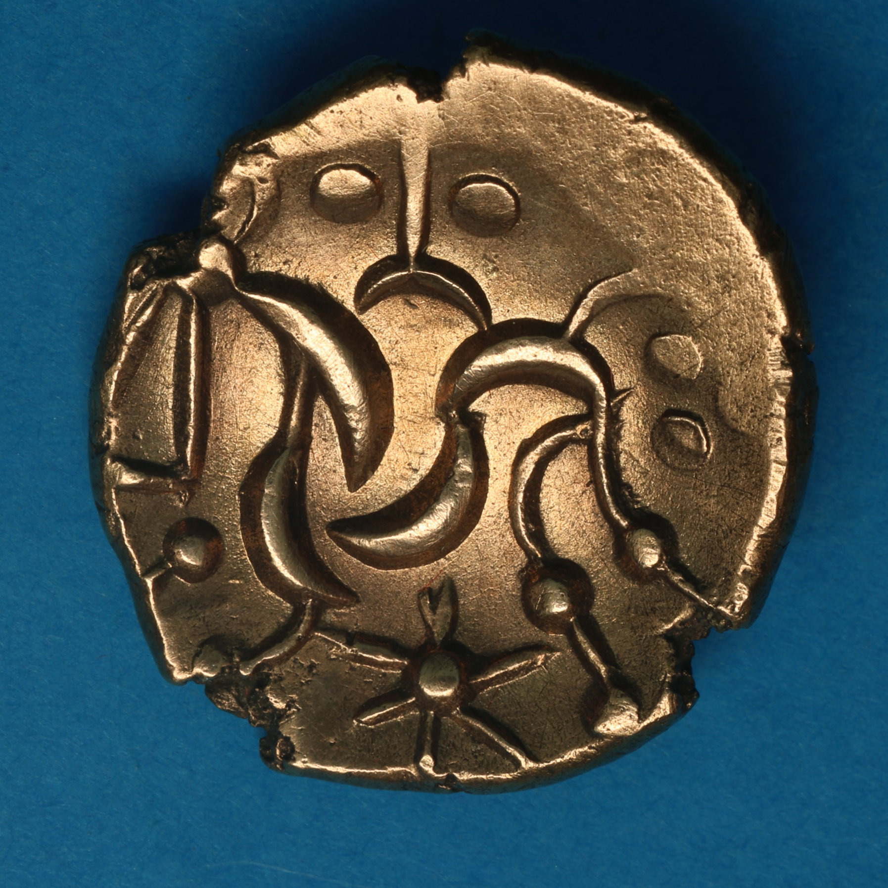 Corieltavi late 1st Century BC South Ferribly Gold Stater - Image 3