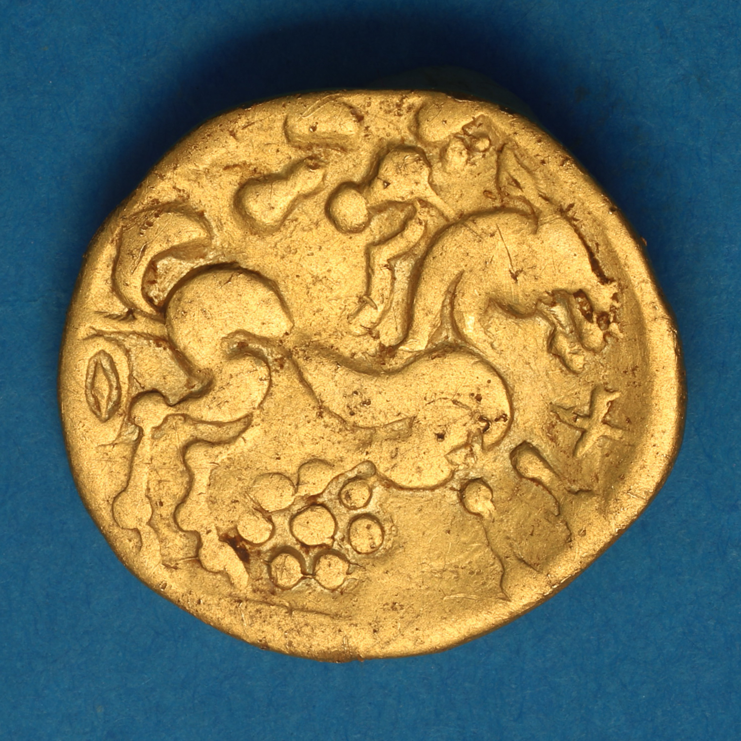 Gallo Belgic Ambiani 2nd Century BC Broad Flan Gold Quarter Stater Right Type Rare* - Image 4