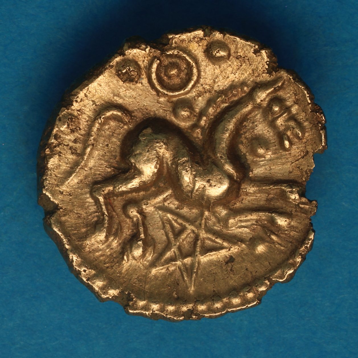 Cantiaci Dubnovellaunos c. 25 BC-AD 5 Pentagram Gold Quarter Stater *Very Rare* - Image 3