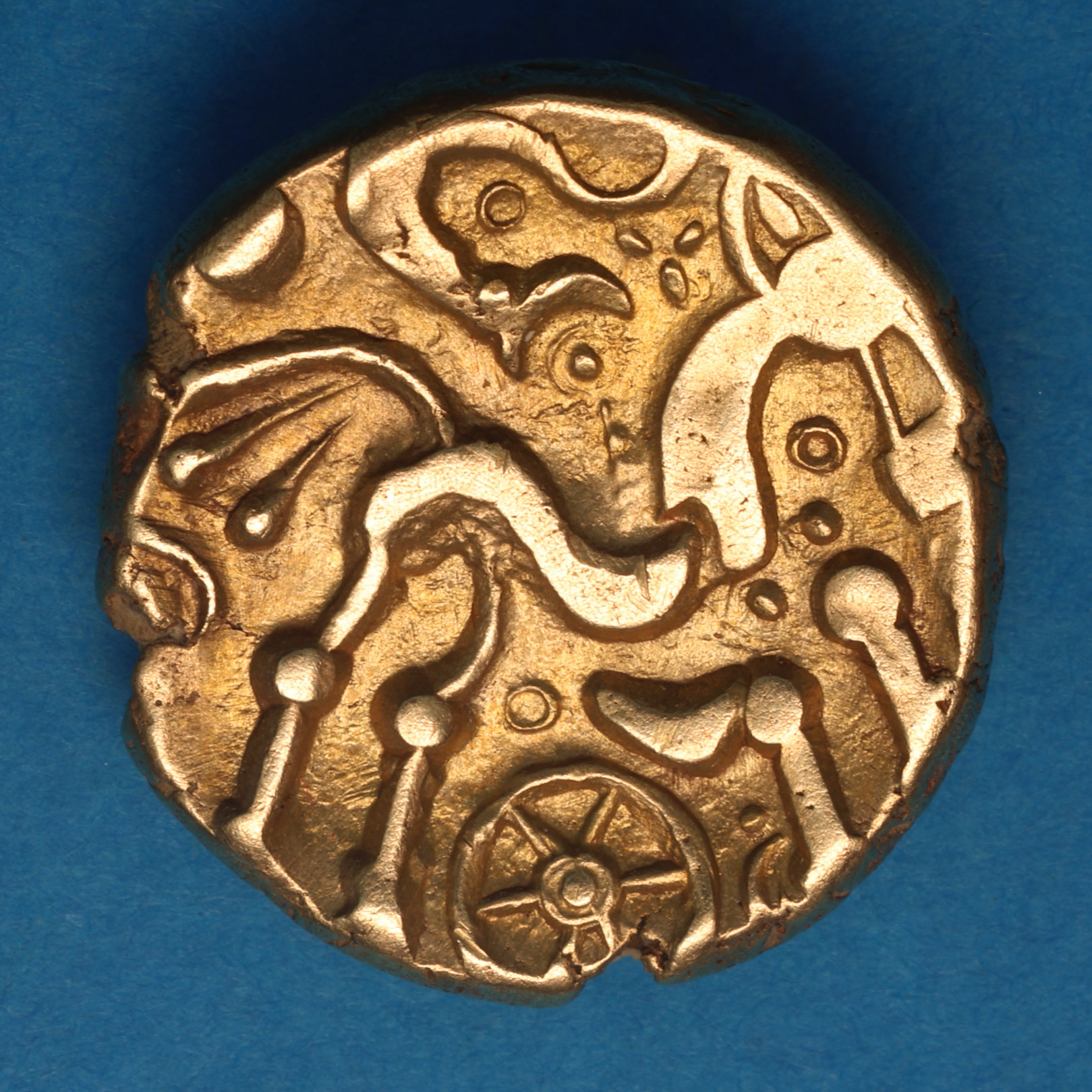 Regini & Atrebates 1st Century BC Selsey Rings 'Annulets' Gold Stater *Excessively Rare* - Image 3