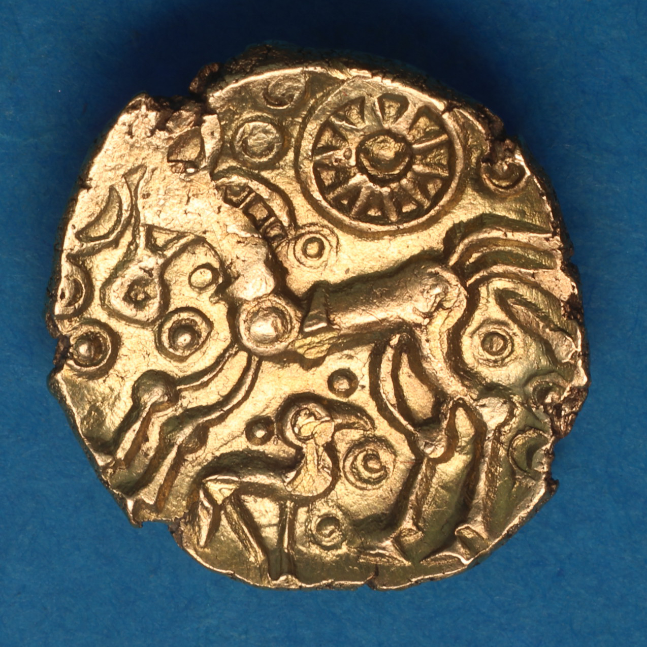 Belgae 1st Century BC Three Wheeler Gold Quarter Stater *Excessively Rare* - Image 3