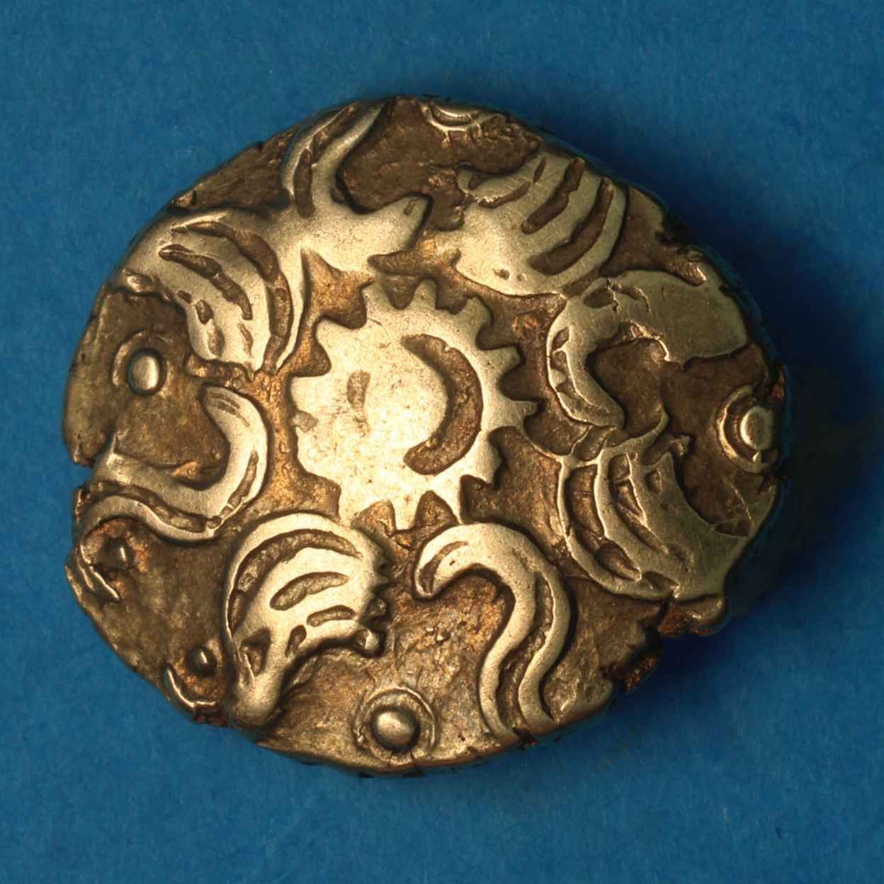 Belgae 1st Century BC Danebury Scrolls Gold Quarter Stater *Excessively Rare* - Image 4