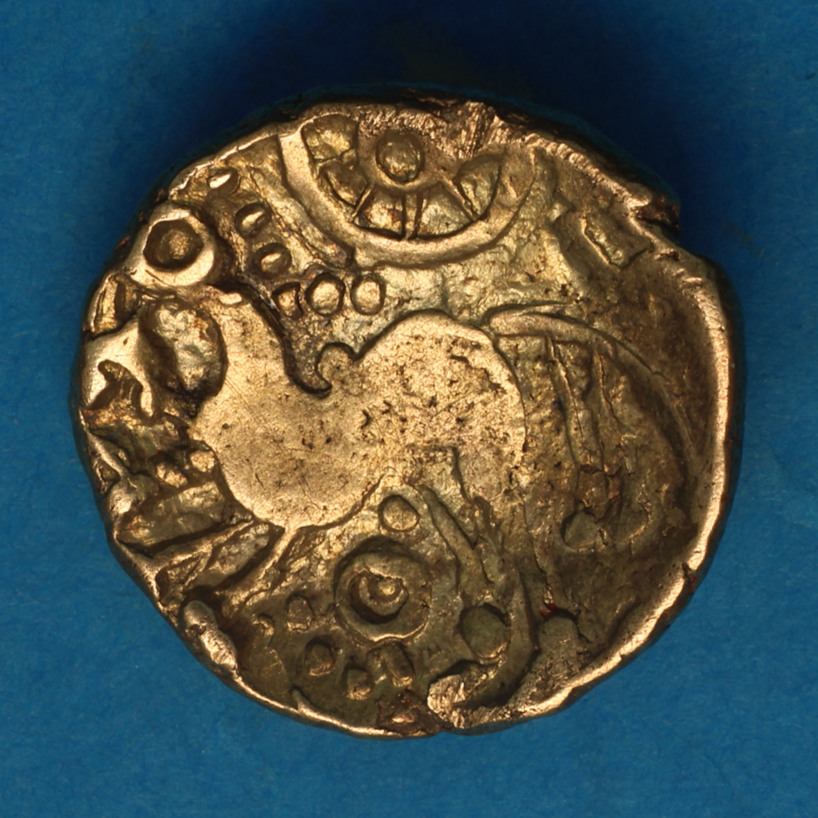 Belgae 1st Century BC Tadley Wheel Gold Quarter Stater *Excessively Rare* - Image 3