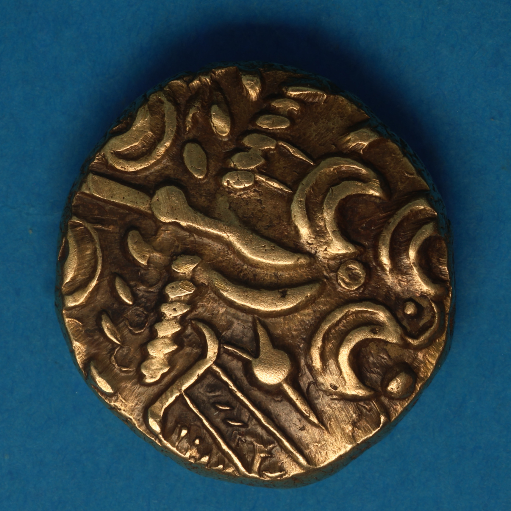 Regini & Atrebates Commios c. 50-25 BC Commios Lawrence Gold Stater *Excessively Rare* - Image 4