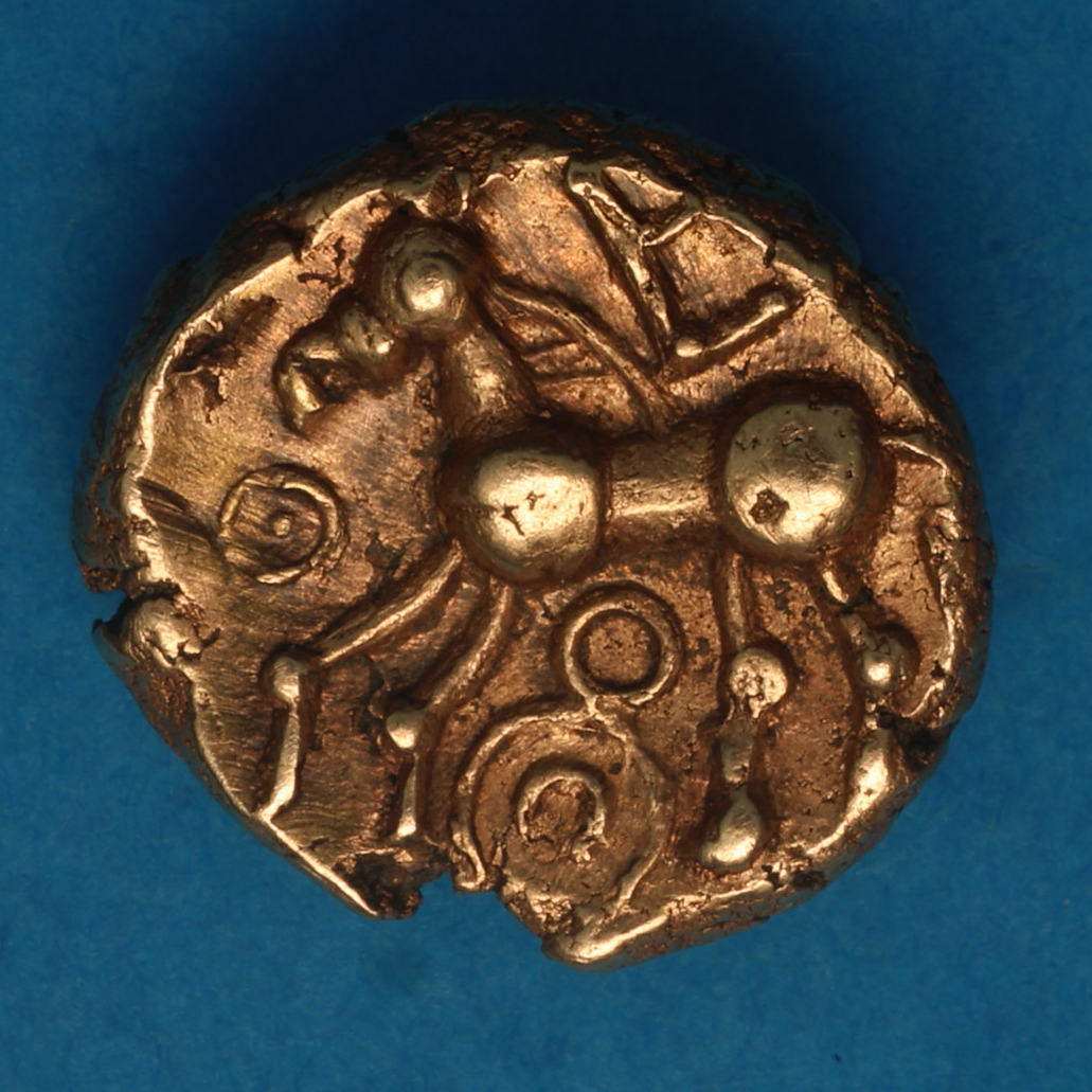 Regini & Atrebates Commios c. 50-25 BC Commios A-Type E-Type Gold Quarter Stater *Extremely Rare* - Image 3