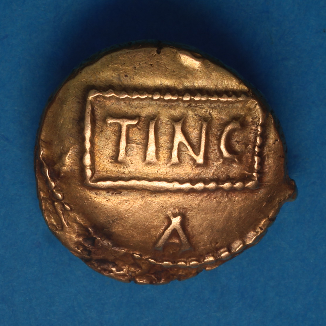 Regini & Atrebates Tincomarus c. 25 BC-AD 10 Tincomarus Medusa Gold Quarter Stater *Very Rare* - Image 4