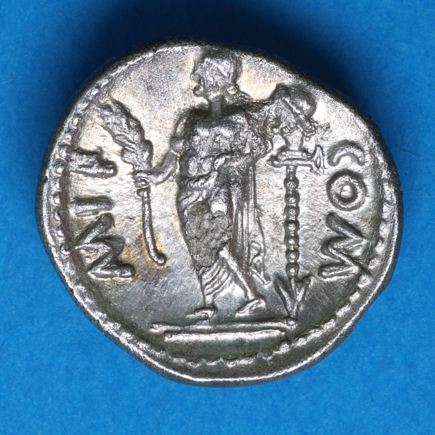 Regini & Atrebates Verica c. AD 10-40 Verica Head on Spear Silver Unit *Scarce* - Image 4