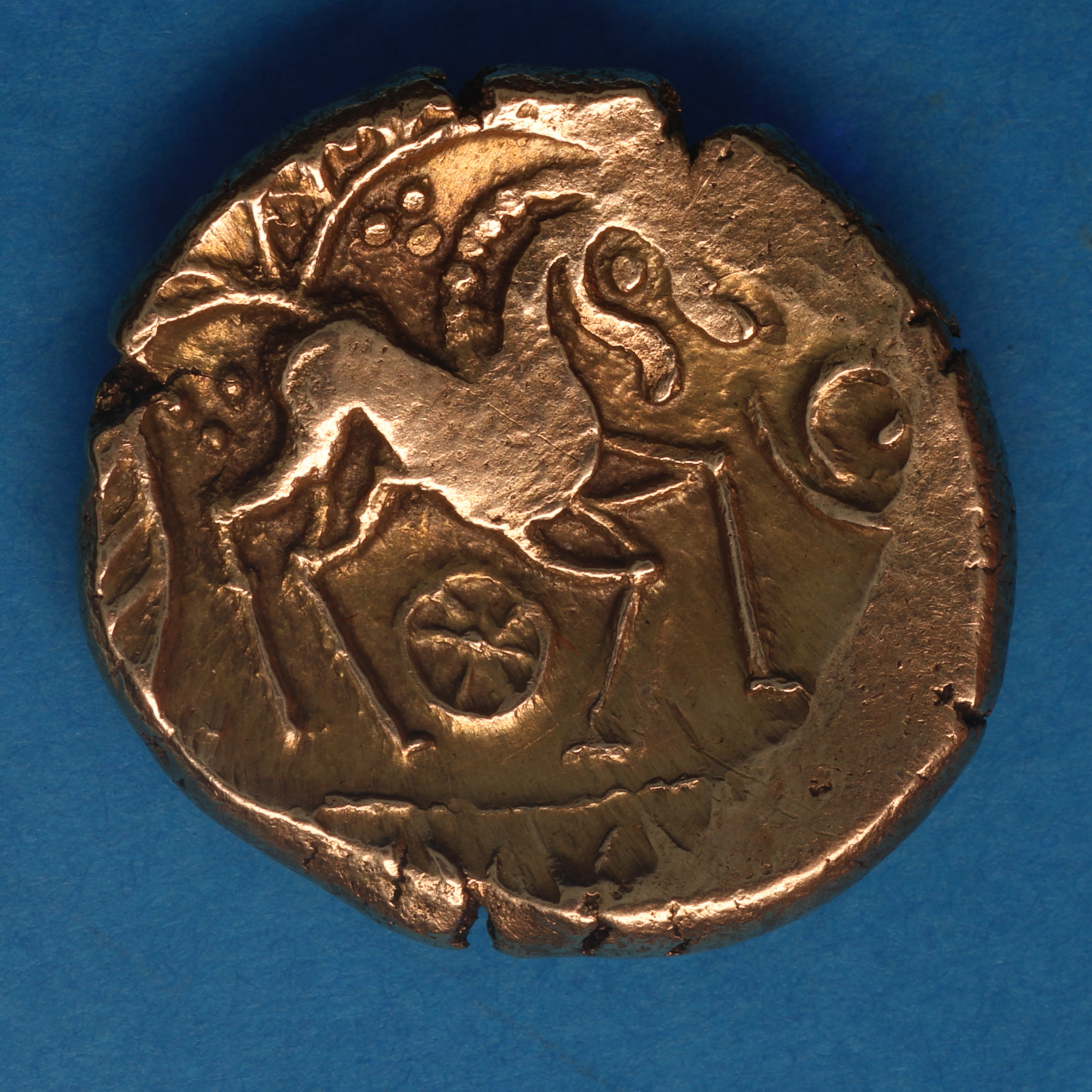 Iceni 1st Century BC Freckenham Flower Crescent Type Gold Stater *Rare* - Image 3