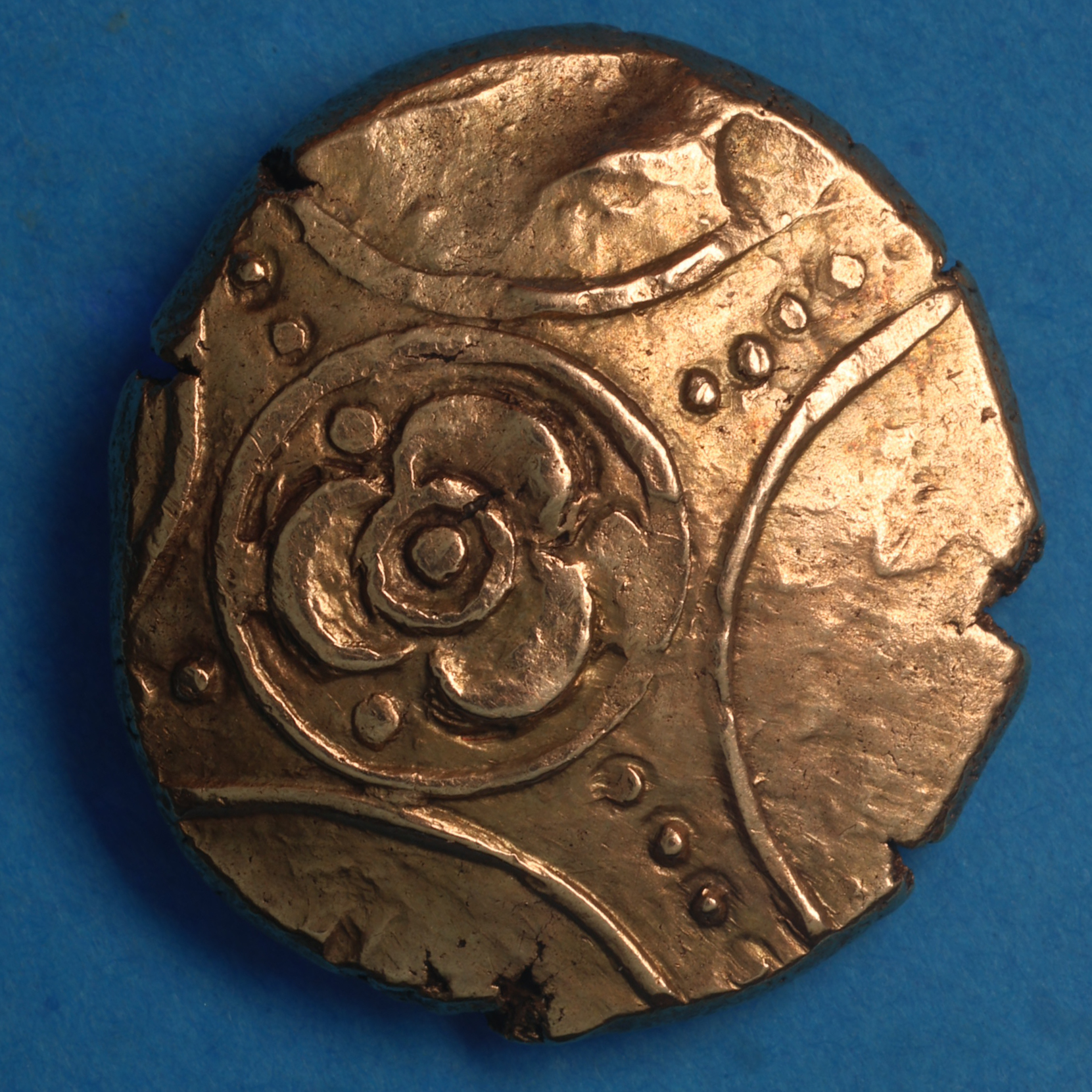 Iceni 1st Century BC Freckenham Flower Crescent Type Gold Stater *Rare* - Image 4