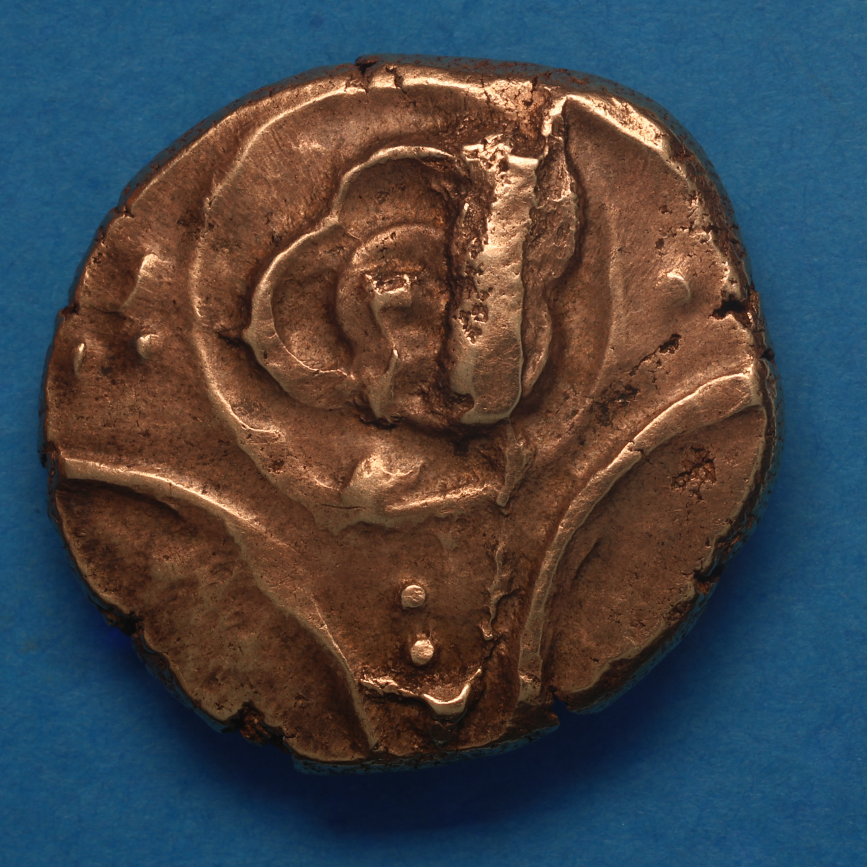 Iceni 1st Century BC Freckenham Flower Two Wheels Type Gold Stater *Scarce* - Image 4