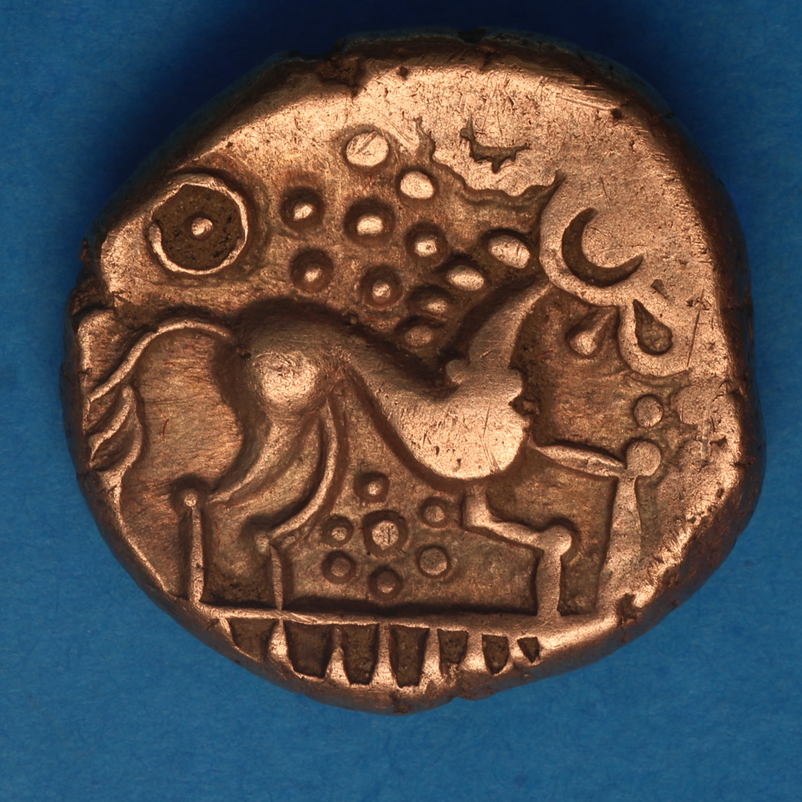 Iceni 1st Century BC Freckenham Crescents Moon Faces Type Gold Stater *Extremely Rare* - Image 3