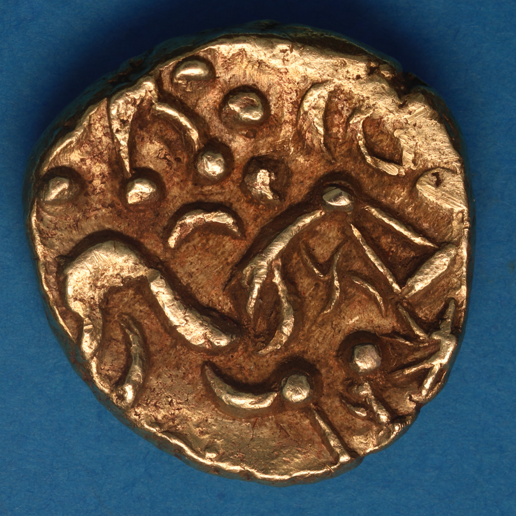 Corieltavi late 1st Century BC North East Coast Right Type with Sun Gold Stater *Scarce* - Image 3