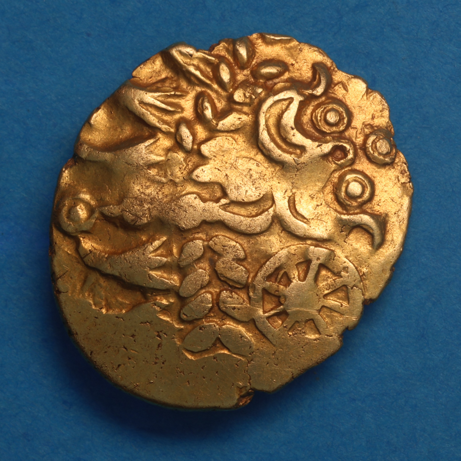 East Wiltshire c.50-35 BC Three Wheels Gold Quarter Stater *Extremely Rare* - Image 4
