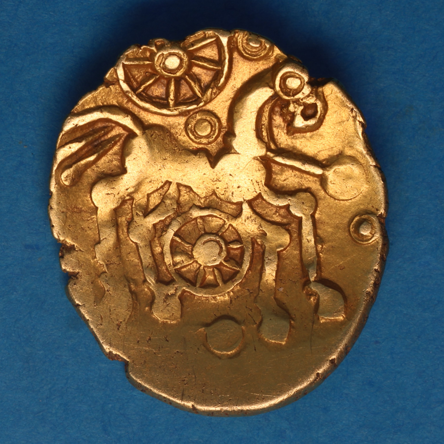East Wiltshire c.50-35 BC Three Wheels Gold Quarter Stater *Extremely Rare* - Image 3