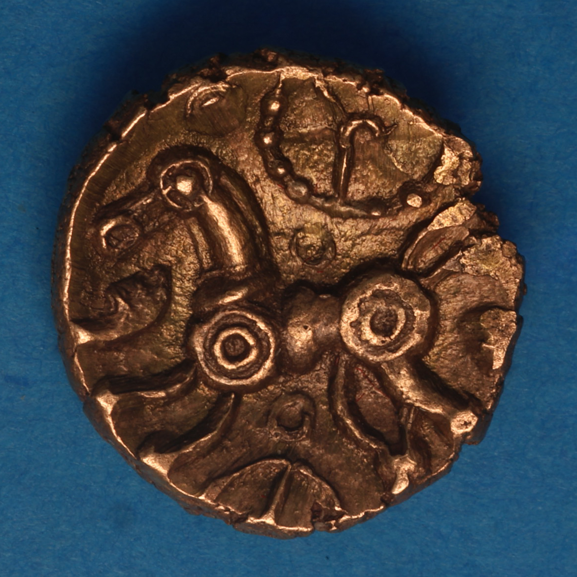 East Wiltshire c.50-35 BC Wiltshire Wheels Gold Quarter Stater *Extremely Rare* - Image 3